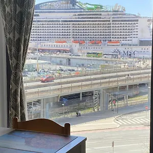 Due Passi Dal Porto Genua